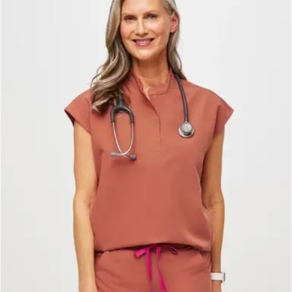 BNWT Figs Terracotta Scrub Set